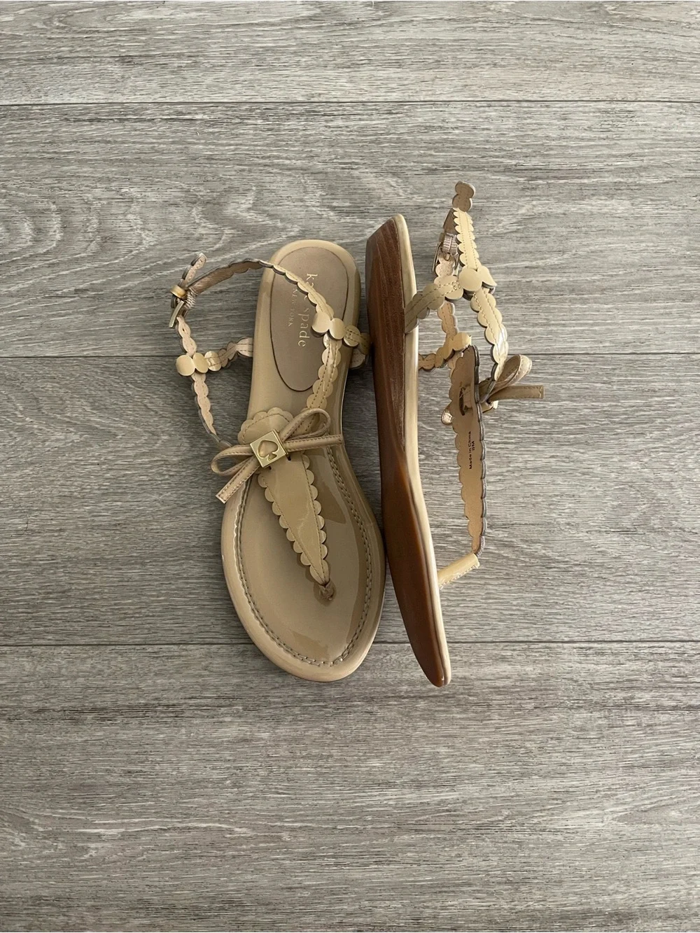 Kate Spade scalloped bow nude sandals - 8